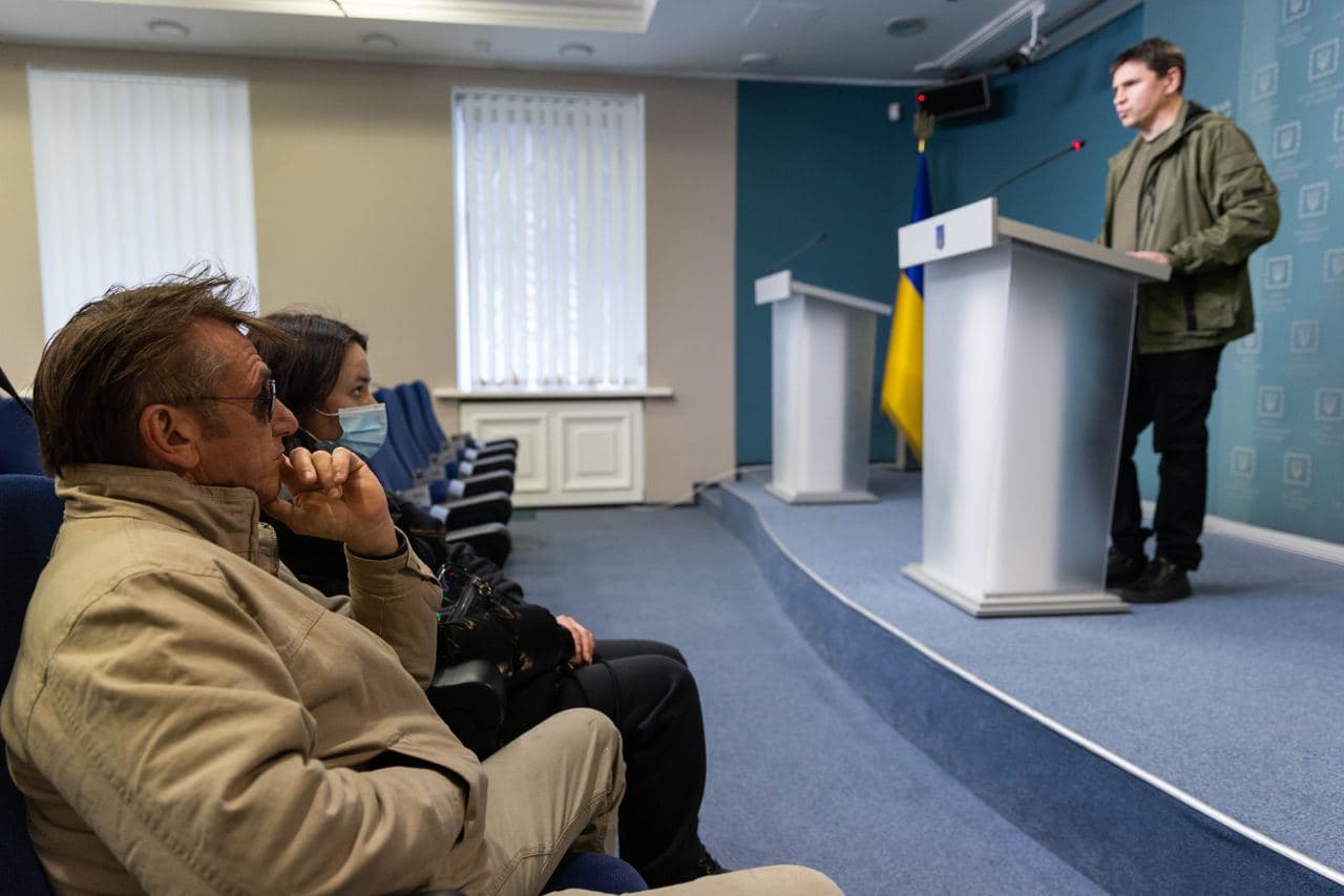 Шон Пенн приїхав в Україну, щоб зафільмувати агресію Росії